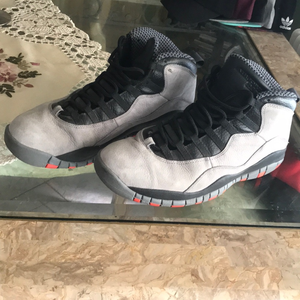 MENS AIR JORDANS 10
